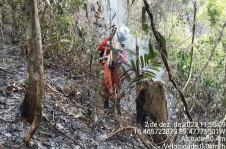 200 Bombeiros Militares combatem incêndios no interior da Bahia