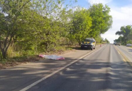 Ciclista morre e outro fica gravemente ferido em acidente em rodovia no Extremo Sul