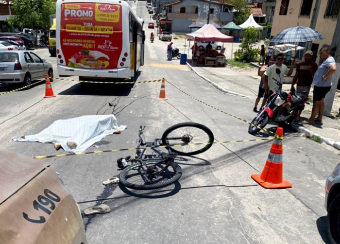 Idoso de 72 anos morre após ser atingido por motociclista no centro de Eunápolis