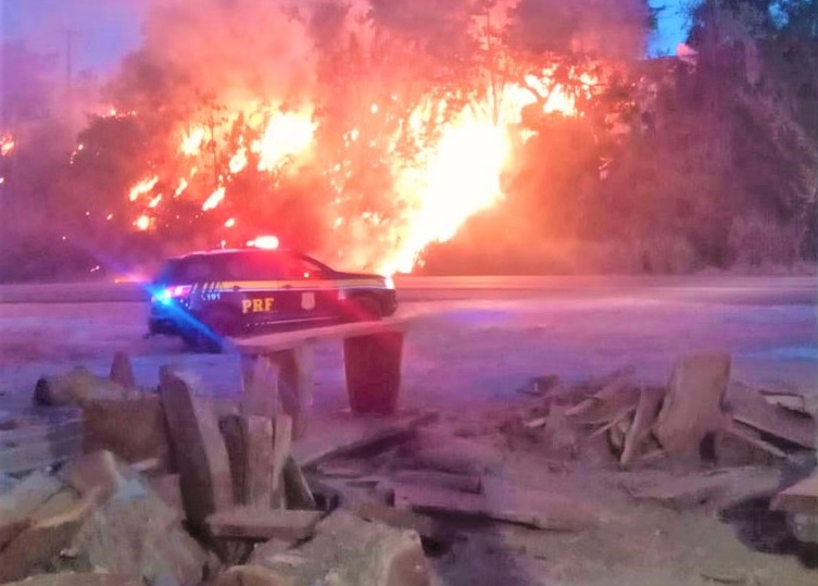 PRF alerta motoristas para risco de queimadas às margens das rodovias federais