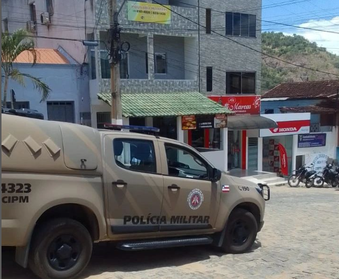 Homem é preso por ameaçar mulher e mãe com arma artesanal em Itamaraju