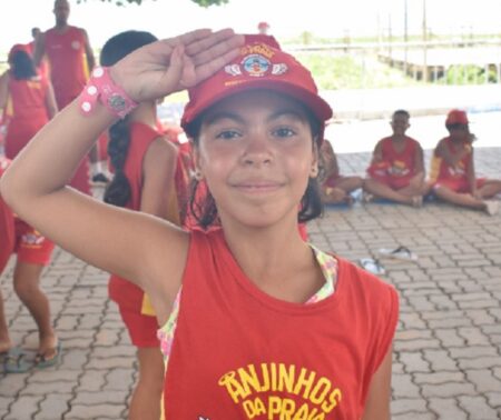 Bombeiros iniciam 2ª turma do Projeto Anjinhos da Praia em Porto Seguro