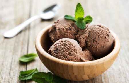 7 sobremesas geladas e fáceis de fazer para aproveitar no verão