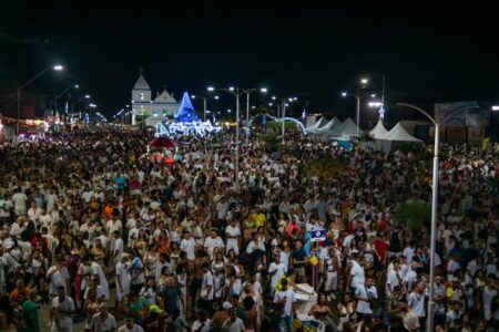 Réveillon em Prado atrai multidão recorde para celebrar a chegada de 2024