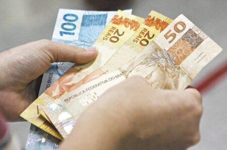 Novo salário mínimo de R$ 1.412 entra em vigor beneficiando trabalhadores