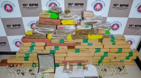 Batalhão da PM confisca 53 kg de maconha e frascos de lança-perfume em Itabuna