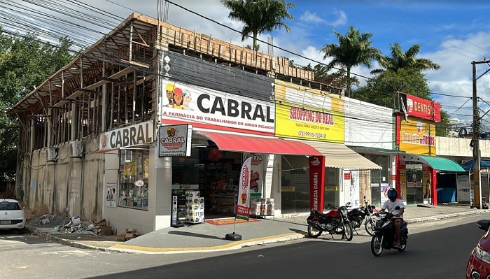 Prédio abandonado da Justiça do Trabalho em Itamaraju vira refúgio de criminosos