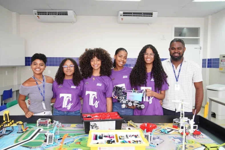 Meninas negras lideram transformação do cenário da robótica na Bahia