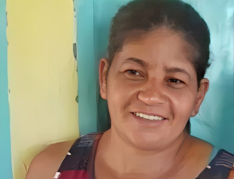 Mulher perde a vida em acidente de carro em estrada na zona rural