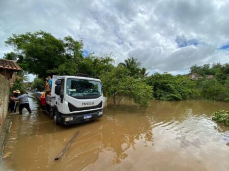 Chuvas intensas deixam 250 desabrigados em Medeiros Neto, no Extremo Sul baiano