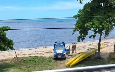 Corpo de homem é encontrado à deriva na Praia dos Pescadores em Porto Seguro