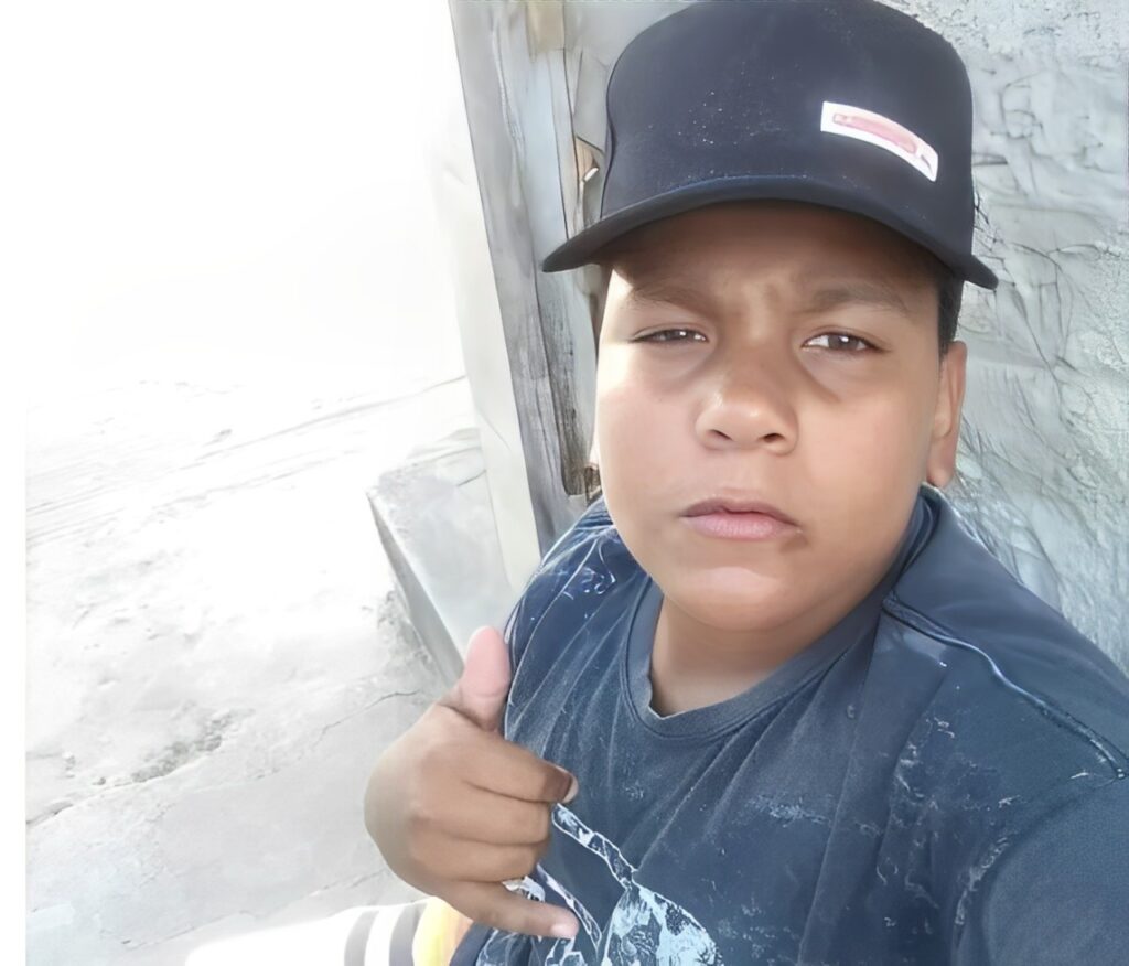 Jovem é assassinado a tiros após tentar fugir pelas ruas de Teixeira de Freitas