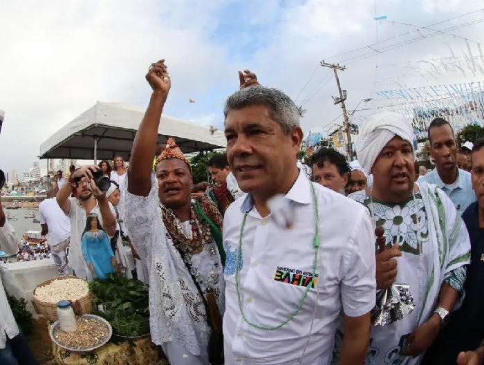 Governador Jerônimo participa de Festa de Iemanjá pedindo paz, emprego e saúde
