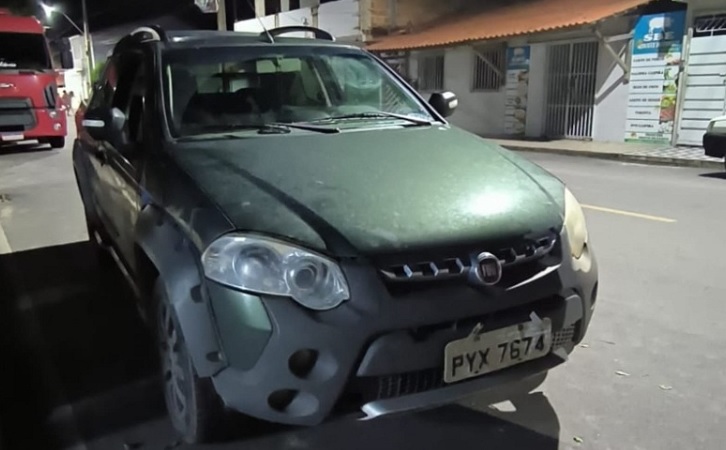 Polícia interrompe fuga de carro roubado em Mucuri durante operação carnaval