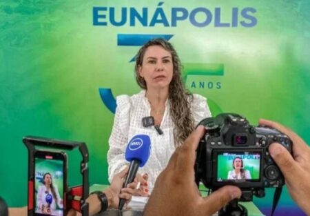 Prefeita de Eunápolis é multada por realizar “live” durante a pandemia