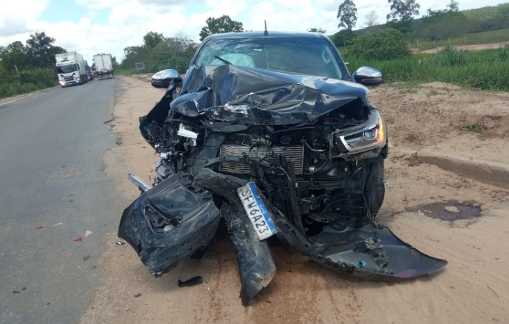 BR-101: Colisão entre Hilux e Saveiro deixa uma vítima fatal em Nova Viçosa