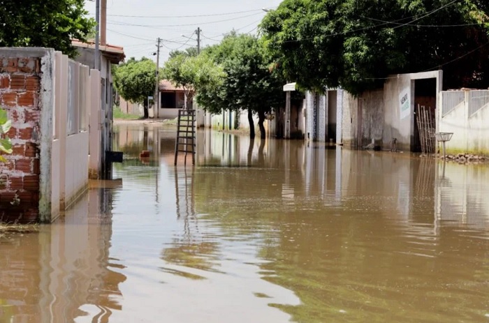 Jerônimo visita cidades atingidas por chuvas no oeste baiano e anuncia investimentos de R$ 21 milhões