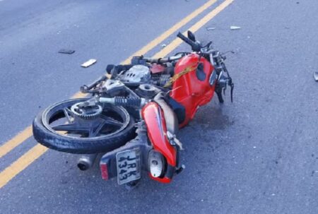 Colisão entre motocicleta e caminhão resulta em duas vítimas fatais em Porto Seguro