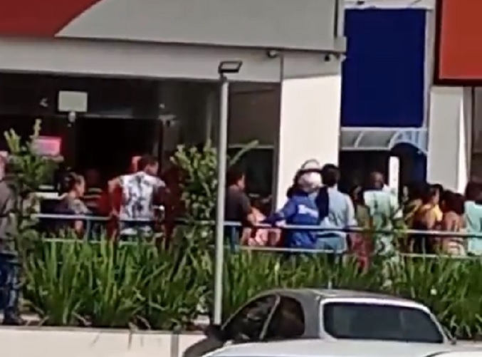 VÍDEO: Assalto a correspondente bancário em Itamaraju resulta em roubo de R$ 40 mil e um baleado