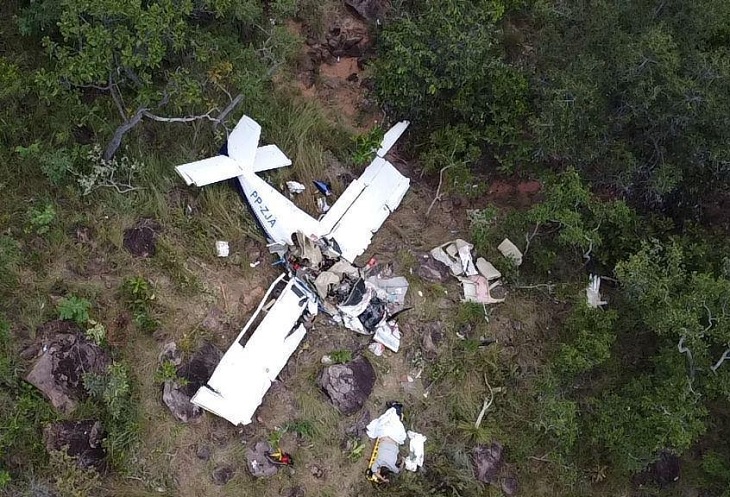 Queda de avião deixa três mortos e desafia resgate em área remota da BA