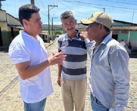 Léo Lopes realiza caminhada em dois bairros de Itamaraju: “quero dar voz aos esquecidos”