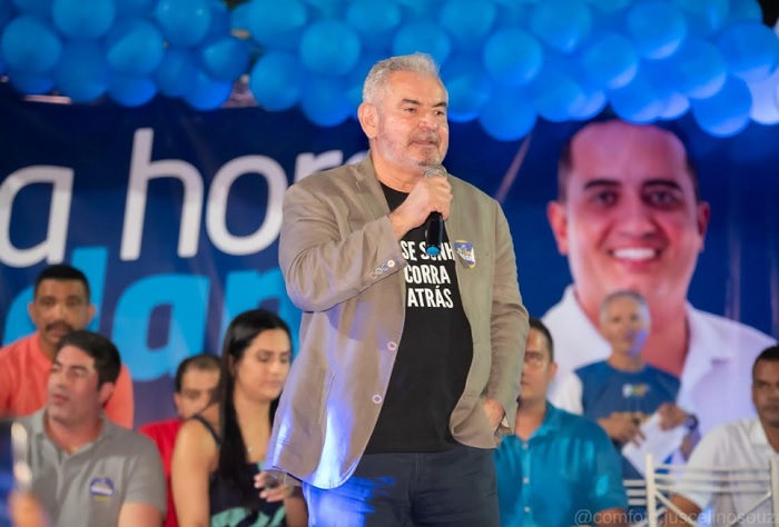 Senador se compromete com Cassio a destinar emenda para UTI em Itamaraju durante evento