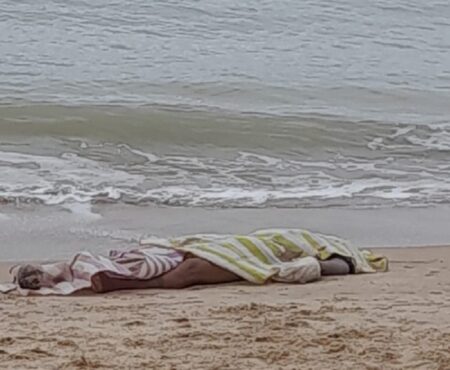 Corpo de homem com sinais de violência é encontrado na Praia de Cumuruxatiba