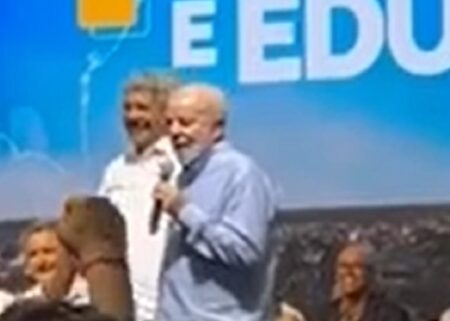 Lula critica ausência do prefeito de Teixeira de Freitas em inaugurações: “É uma falta de respeito”