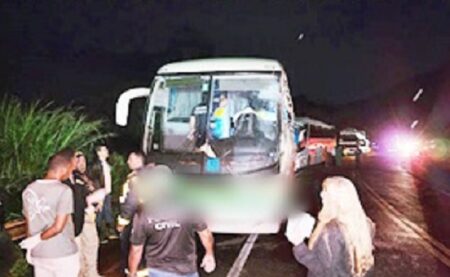 Acidente no Sul da Bahia resulta na morte de quatro pessoas após colisão entre ônibus e caminhão