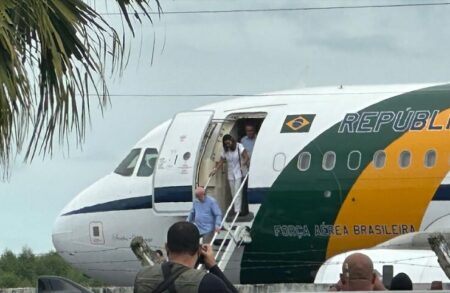 Presidente Lula desembarca em Teixeira de Freitas para visita à UFSB e inauguração de hospital