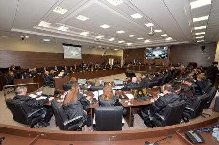 Adiada análise de processo disciplinar contra juiz da comarca de Teixeira de Freitas por conduta irregular no Whatsapp