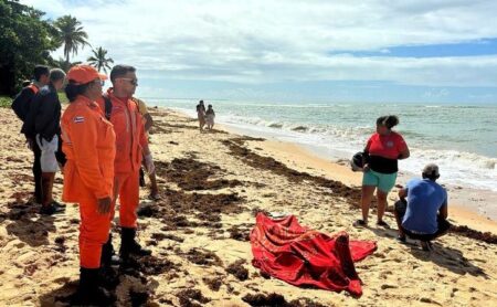 Corpo de jovem desaparecido em praia de Porto Seguro é localizado por bombeiros