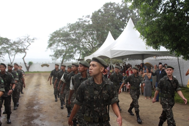 Atiradores do Tiro de Guerra de Itamaraju aguardam pagamento do auxílio da bolsa atirador