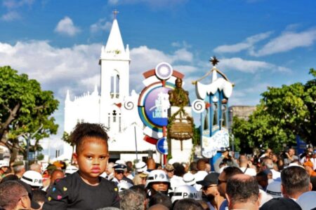 Dois de Julho: governador participa do desfile que celebra história de luta e resistência do povo baiano