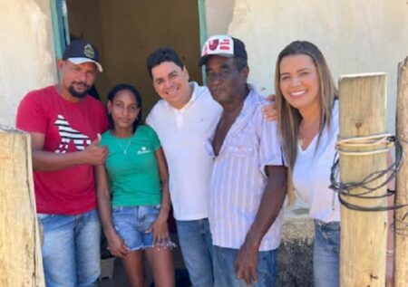 Léo Lopes apresenta propostas para moradores dos distritos de Pirajá e Itabrasil