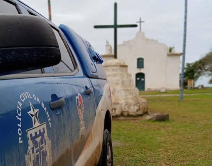 Homem preso por atear fogo na residência de sua companheira em Arraial D’Ajuda