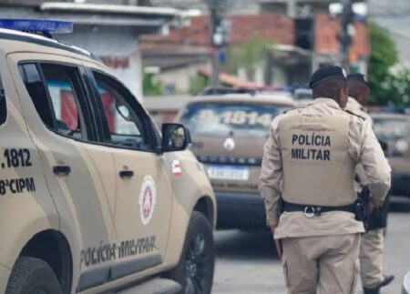 PM de Teixeira de Freitas prende homem armado durante Operação Força Total