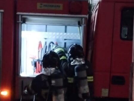 Bombeiros de Eunápolis debelam incêndio em unidade do Caps