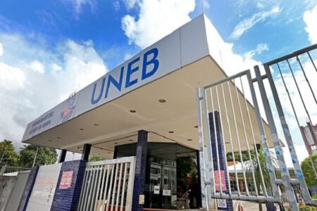 Uneb anuncia processo seletivo com 102 vagas para professores substitutos