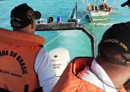 Pescador de 75 anos é resgatado após incidente no mar de Porto Seguro