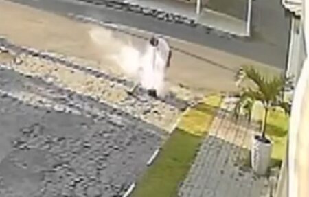 Celular explode no bolso de homem enquanto ele limpava calçada no interior da Bahia