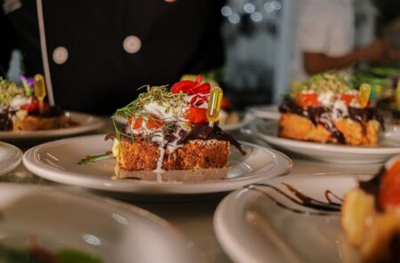 Festival Esquina do Mundo em Arraial d’Ajuda destaca a 'gastronomia do acolhimento'