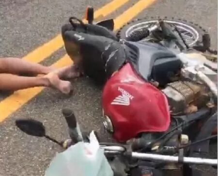 Motociclista de 44 anos tem cabeça esmagada por caminhão na BA-284 em Itamaraju