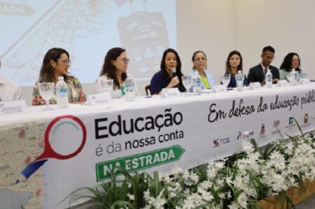 Debate sobre educação reúne mais de 250 profissionais em Porto Seguro