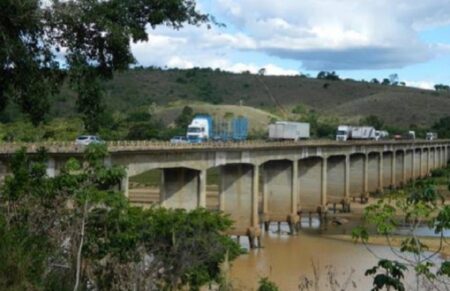 Tráfego de carga na ponte sobre o Rio Jequitinhonha será restrito a partir de domingo