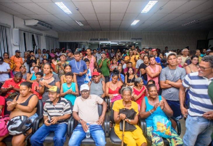 Teixeira de Freitas: famílias protestam contra despejo em ação de reintegração de posse