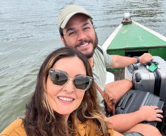 Fátima Bernardes e Túlio Gadêlha curtem férias em Caraíva após passagem por Trancoso