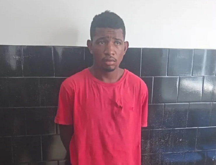 PM prende suspeito de homicídio e tráfico de drogas em Caravelas PM prende suspeito de homicídio e tráfico de drogas em Caravelas