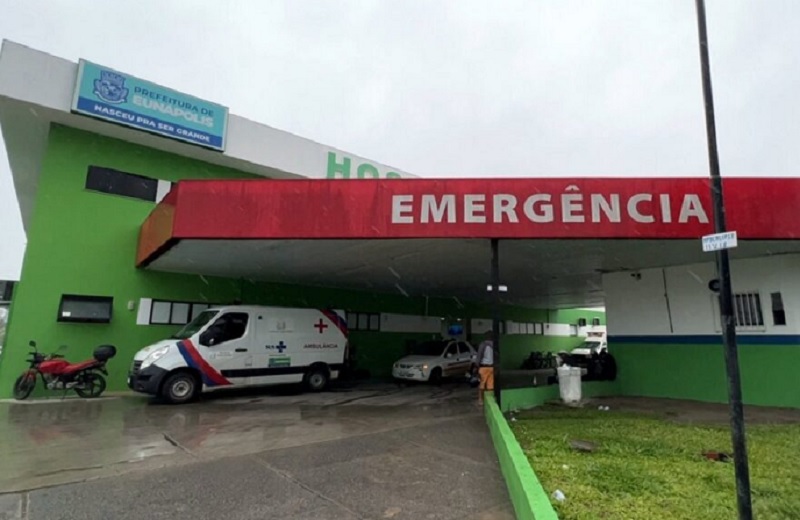 Mulher hospitalizada após ter faca cravada no pescoço em Itabela Mulher hospitalizada após ter faca cravada no pescoço em Itabela