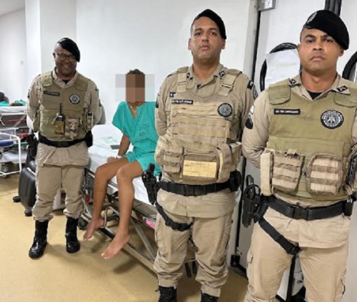 Mulher tem bebê dentro de ambulância com apoio da PM em Santa Cruz Cabrália